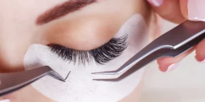 extensao de cilios 300x150 - Extensão de Cilios: Tudo Que Você Precisa Saber para Olhos Deslumbrantes!